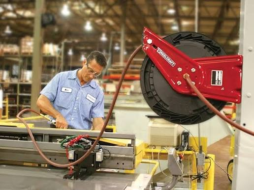 Wall-mounted retractable industrial hose reel